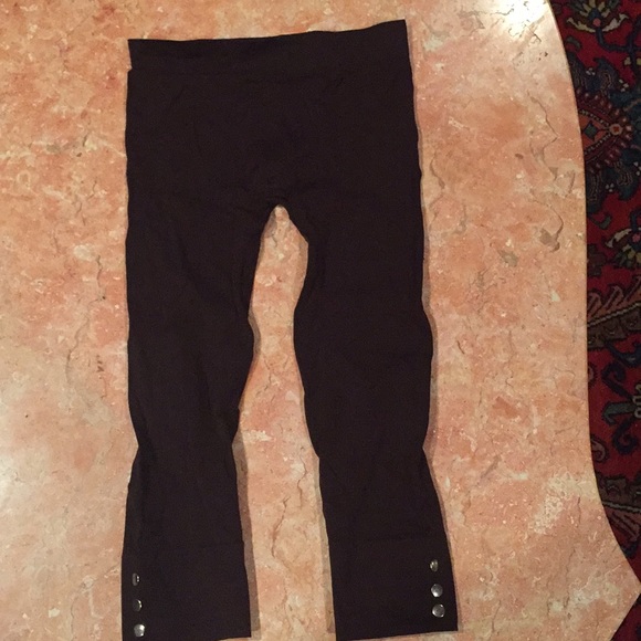 Brown CAPRI LEGGINGS WITH BUTTONS ONE SIZE - Picture 2 of 5